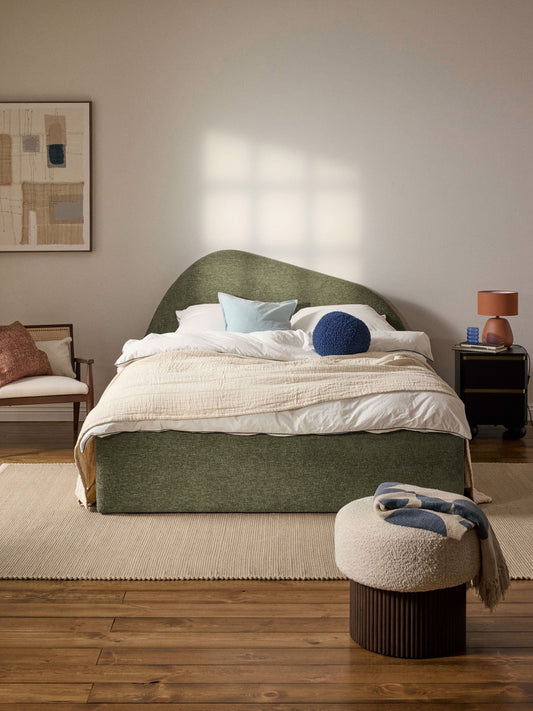 Draggery Gary Bed with Bouclé Upholstery