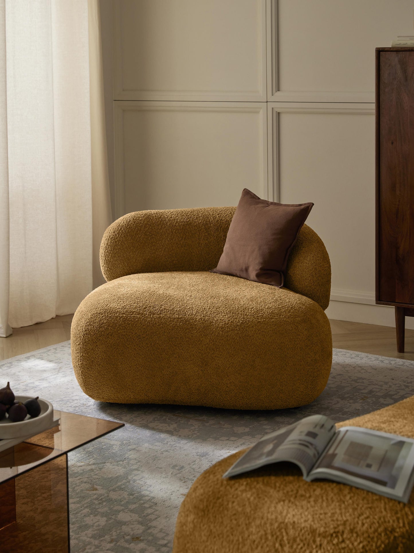 Draggery Alba Lounge Chair with Teddy Bouclé Cover