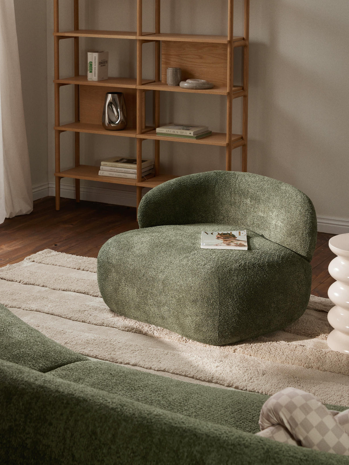 Draggery Alba Lounge Chair with Teddy Bouclé Cover