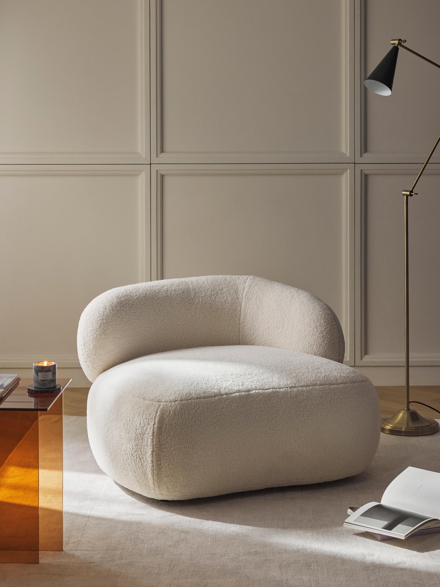 Draggery Alba Lounge Chair with Teddy Fur Cover