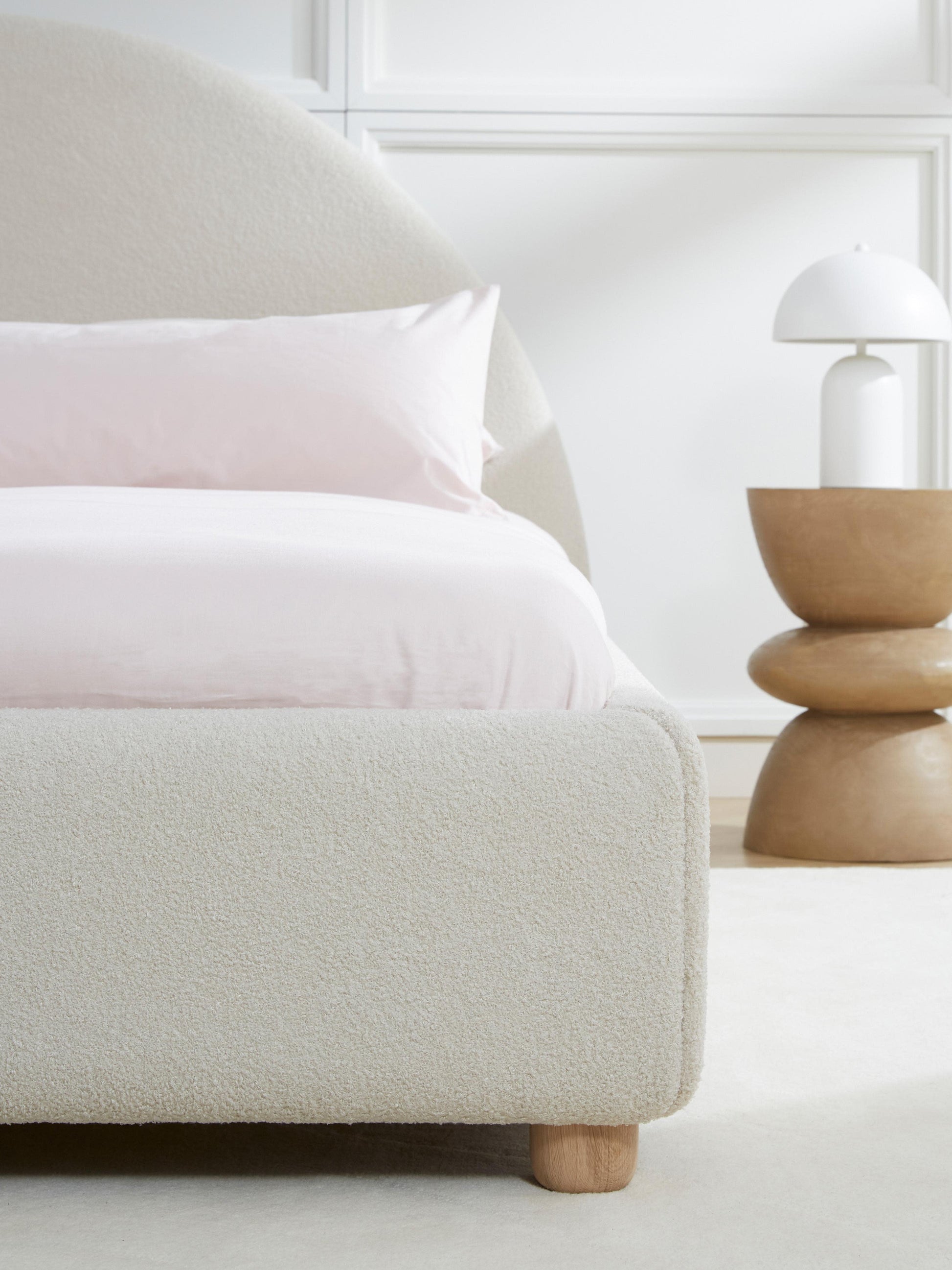 Draggery Ebba Bed with Teddy Upholstery