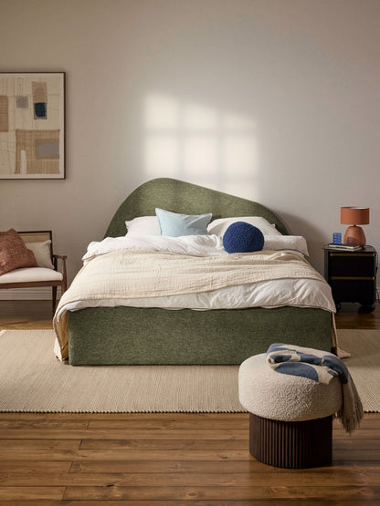 Draggery Gary Bed with Bouclé Upholstery